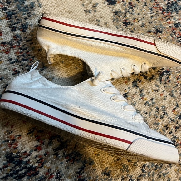 Women’s Tommy Hilfiger slip on style shoe - Picture 10 of 10